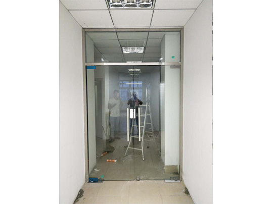 電動(dòng)玻璃感應(yīng)門